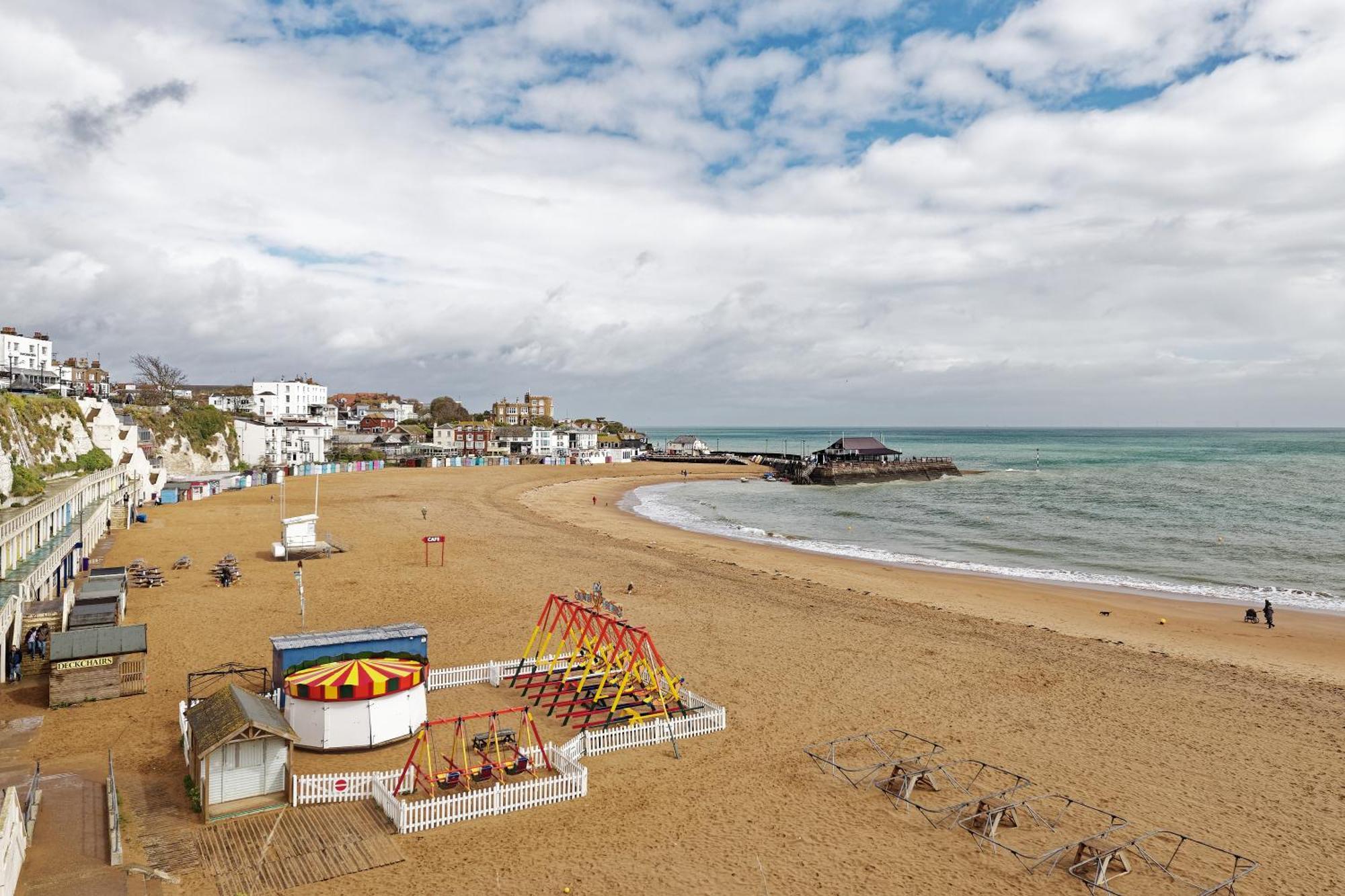 Viking Bay View 3 Bed Apartment Broadstairs Exterior photo